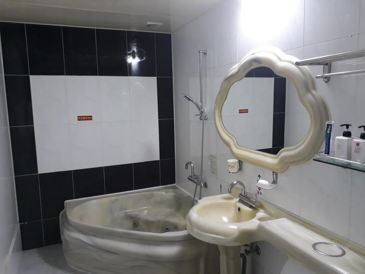 Diamond Motel Sacheon Εξωτερικό φωτογραφία